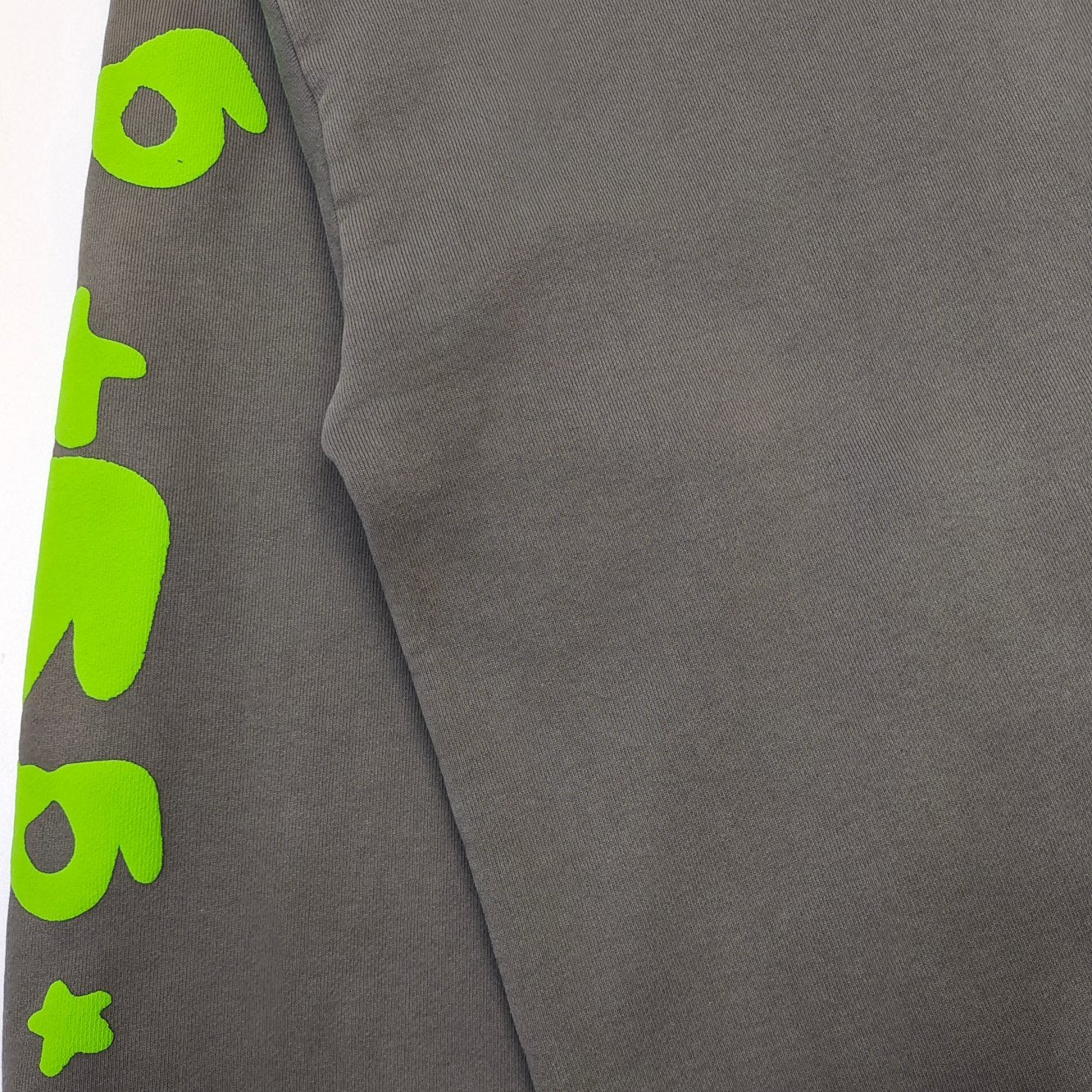Sudadera Sp5der – Logo y Estrellas Verde Neón