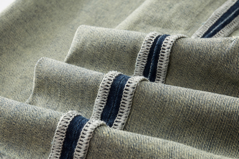 Jeans Azul Lavado con Roturas y Parches de Contraste
