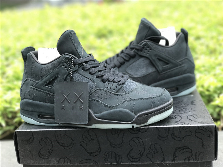Air Jordan 4 Retro x KAWS 'Black' (Edición Limitada)