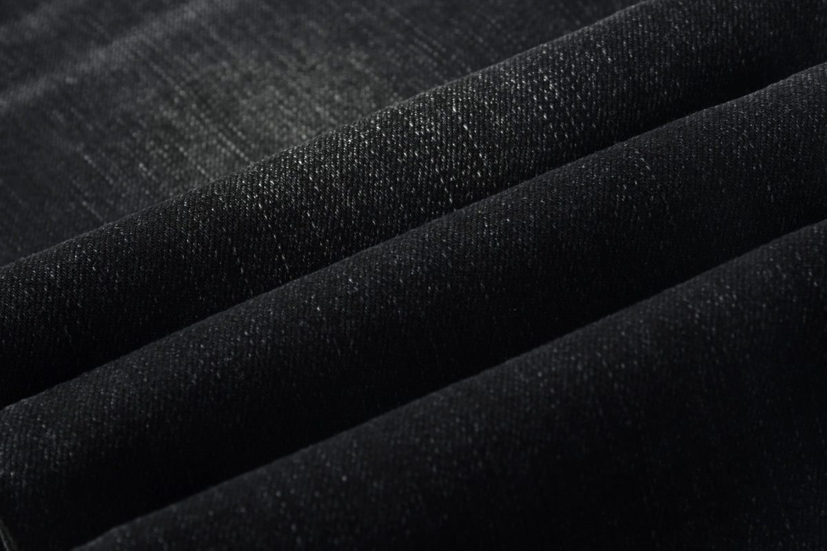 Jeans Negro Desgastado – Detalles en Pedrería