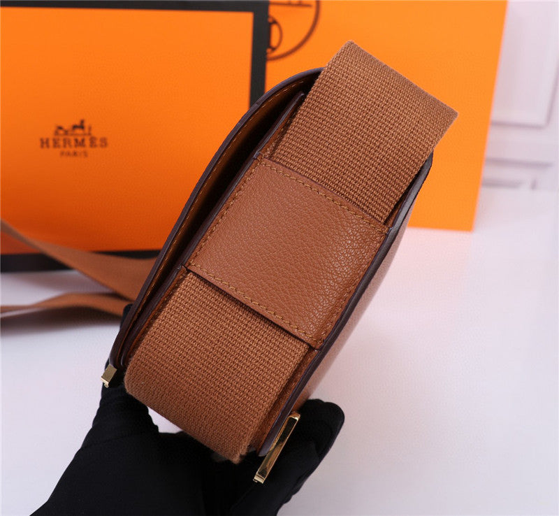 Bolso bandolera diseño elegante con cierre geométrico / Bolso cruzado de lujo accesible