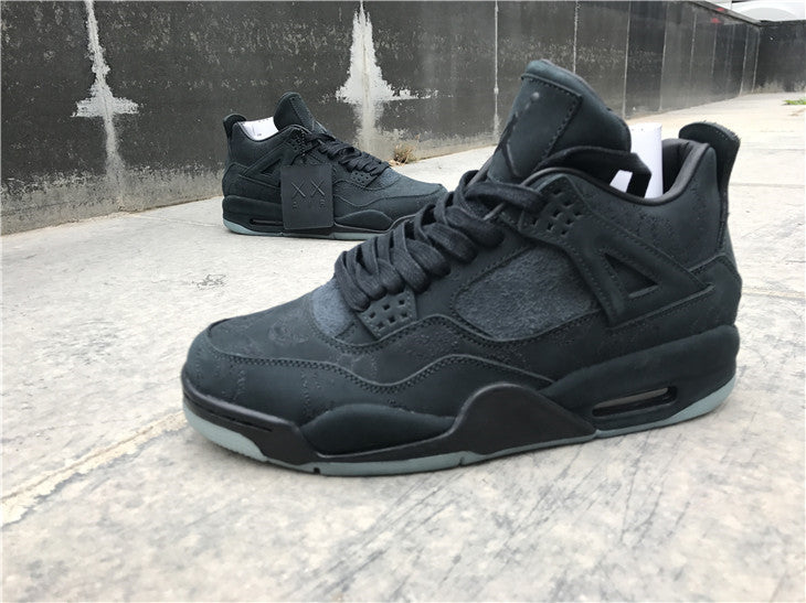 Air Jordan 4 Retro x KAWS 'Black' (Edición Limitada)