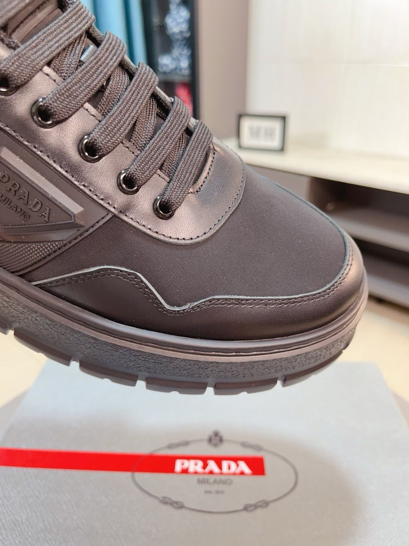 Prada Macro Re-Nylon y Piel Cepillada