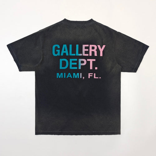 Camiseta Gallery Dept. – Logo Multicolor con Lavado Degradado