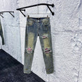 Jeans Azul Vintage con Roturas y Parches Rayados