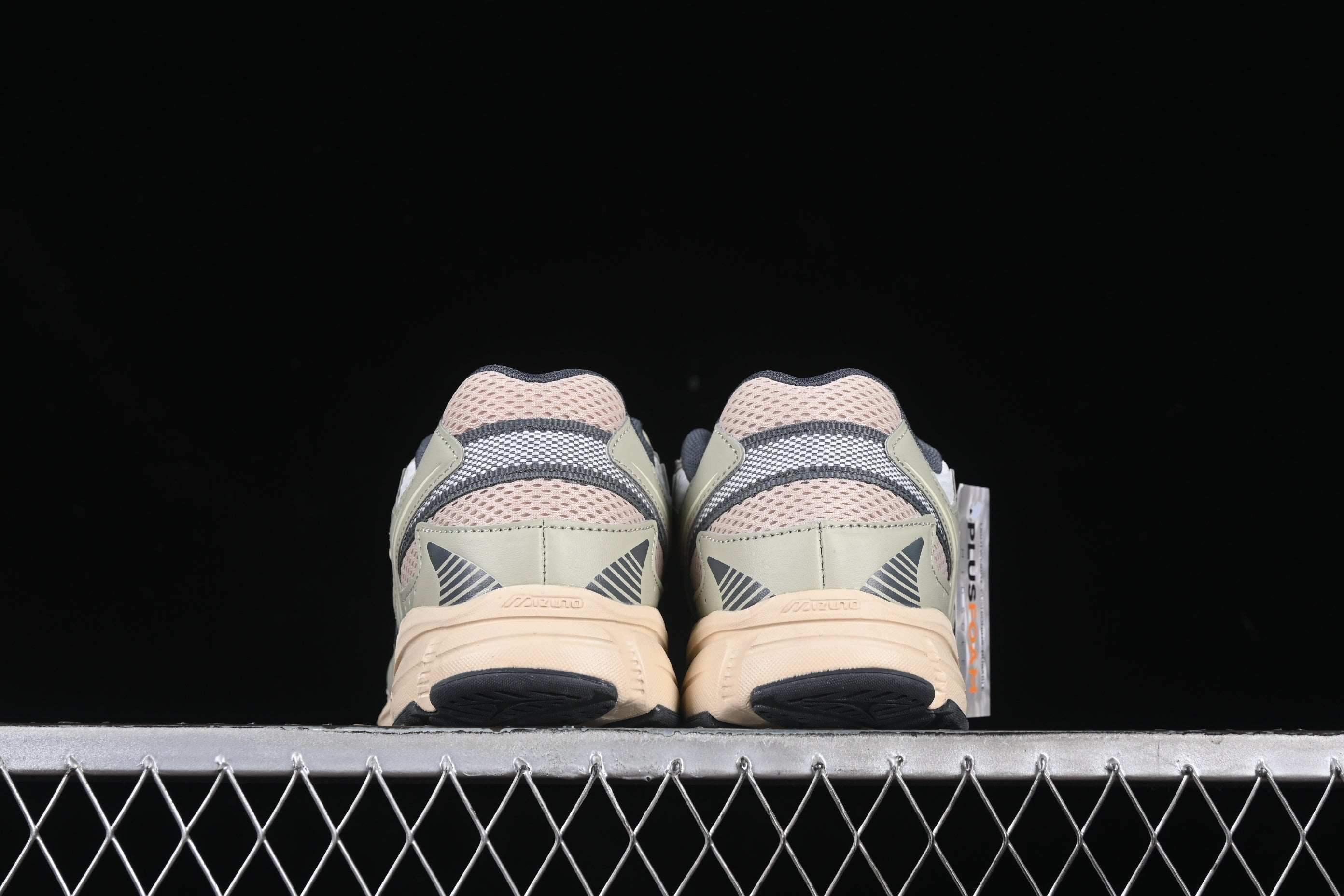 Zapatillas estilo retro técnico plateado / Zapatillas deportivas transpirables