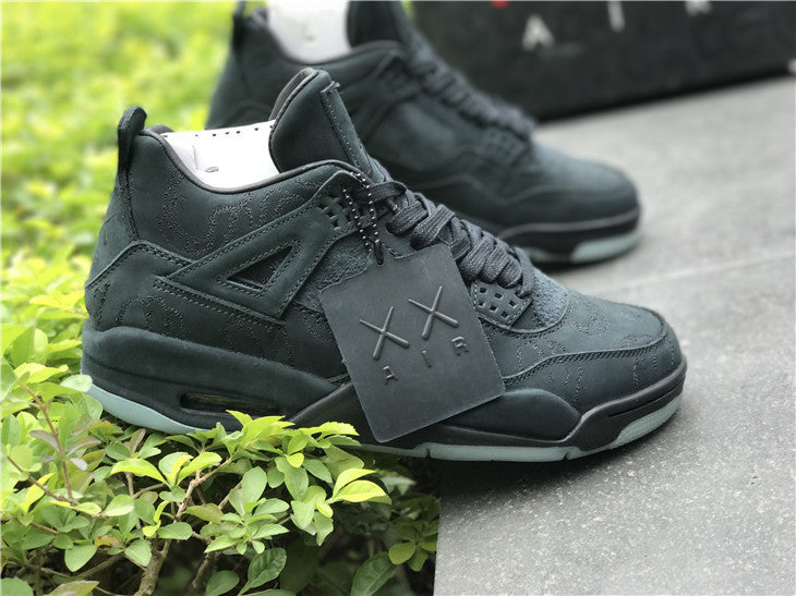Air Jordan 4 Retro x KAWS 'Black' (Edición Limitada)