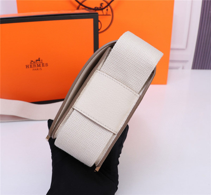 Bolso bandolera diseño elegante con cierre geométrico / Bolso cruzado de lujo accesible