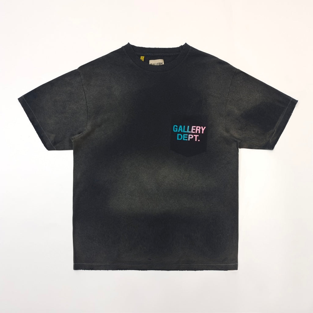 Camiseta Gallery Dept. – Logo Multicolor con Lavado Degradado