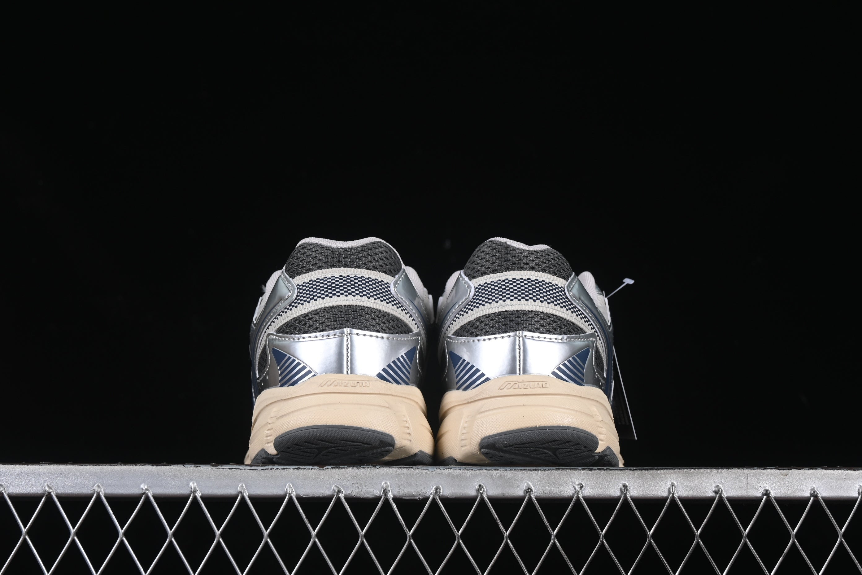 Zapatillas estilo retro técnico plateado / Zapatillas deportivas transpirables