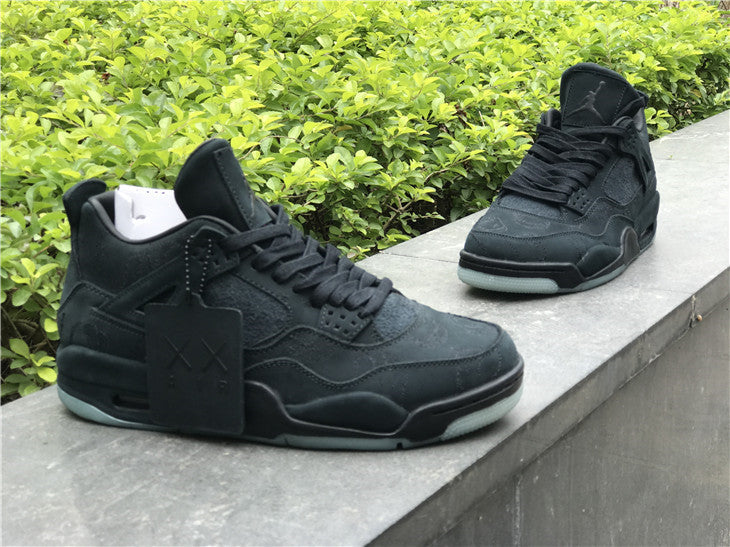 Air Jordan 4 Retro x KAWS 'Black' (Edición Limitada)