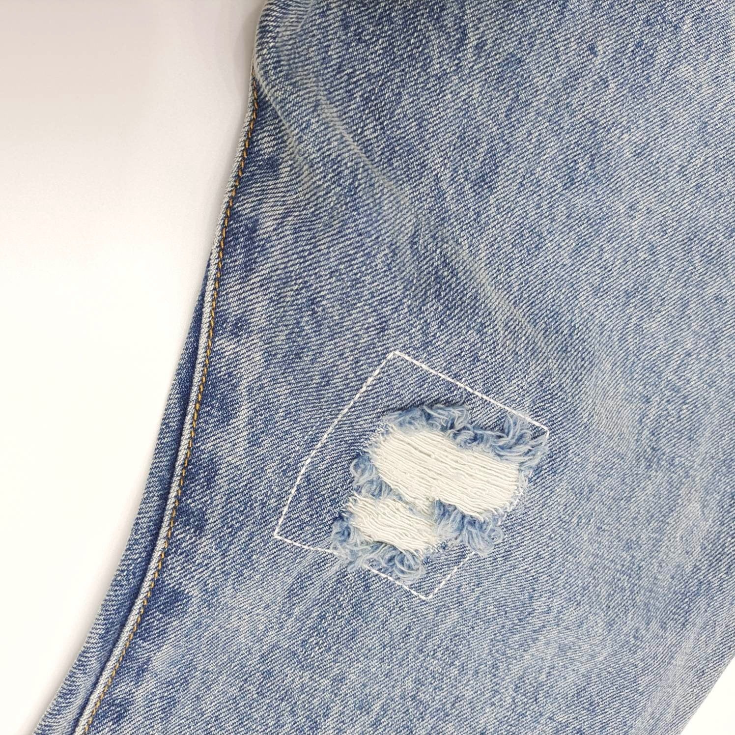 Jeans Gallery Dept. – Art Dept. Flare con Desgaste y Salpicaduras