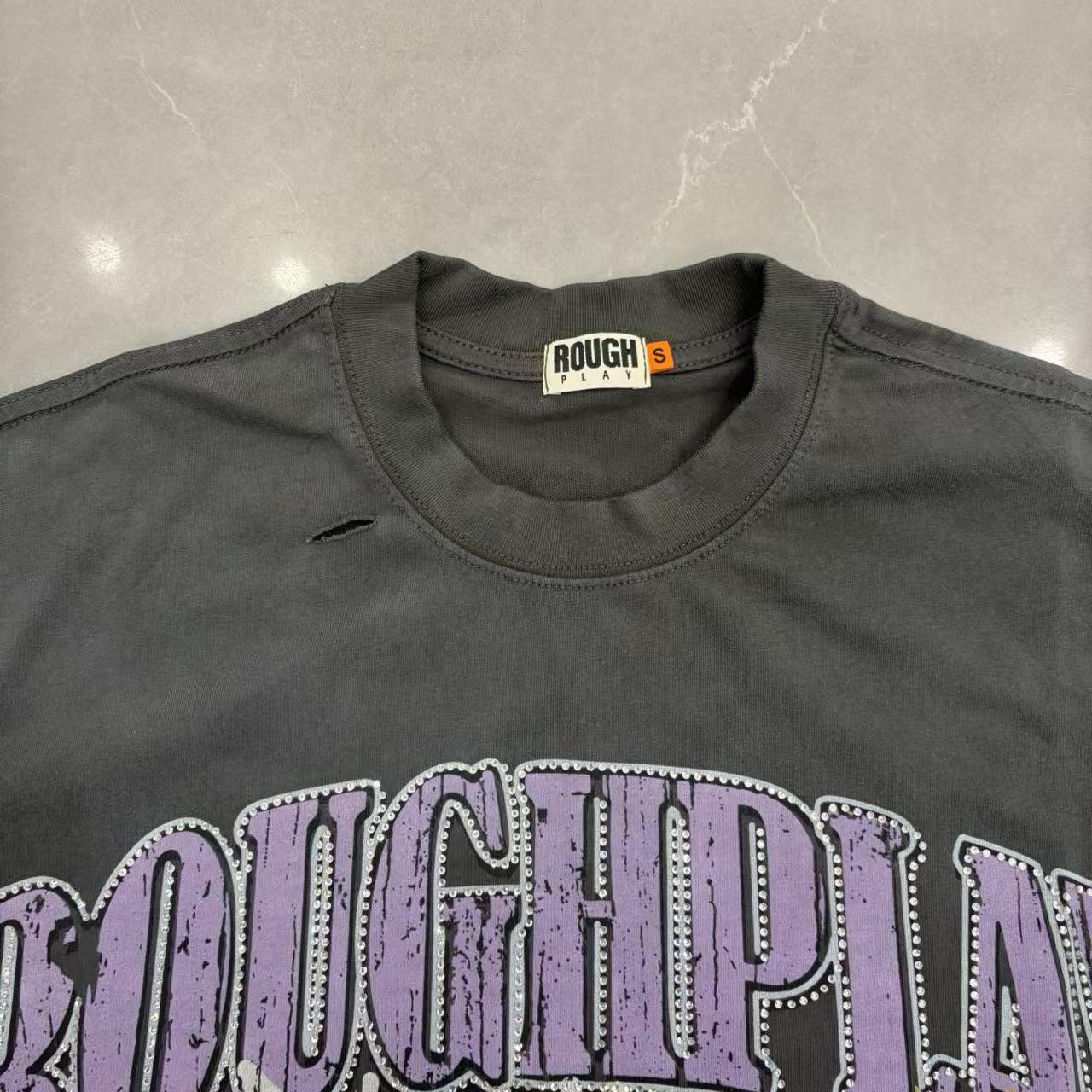 Camiseta Gráfica Roughplay Skeleton Oversize