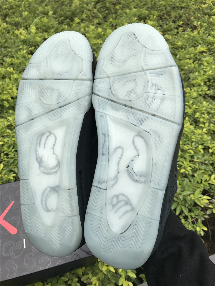 Air Jordan 4 Retro x KAWS 'Black' (Edición Limitada)