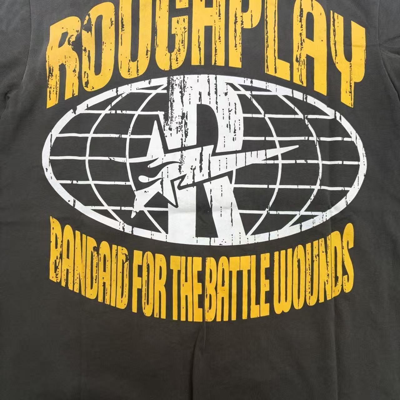 Camiseta Gráfica Roughplay Skeleton Oversize