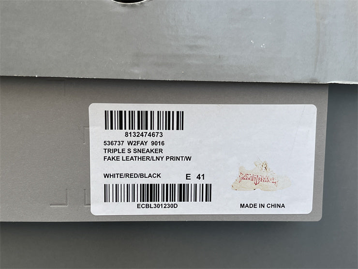 Balenciaga Triple S "DIY Metal" en tono crema/beige con grafiti rojo