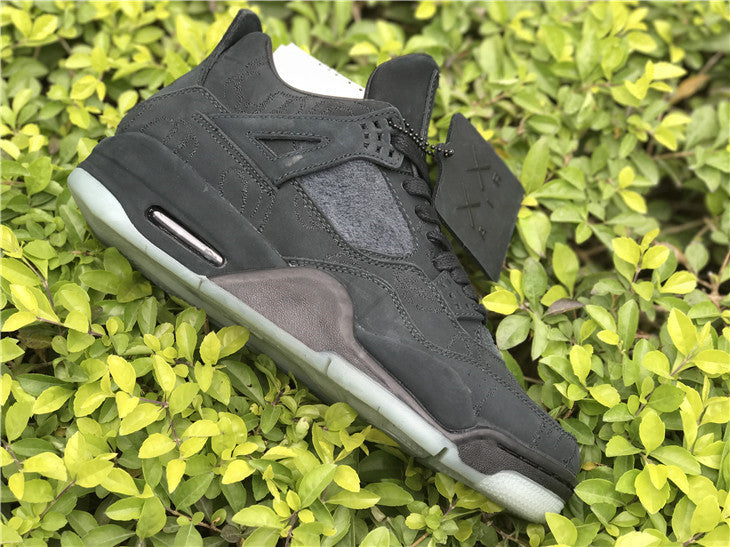 Air Jordan 4 Retro x KAWS 'Black' (Edición Limitada)