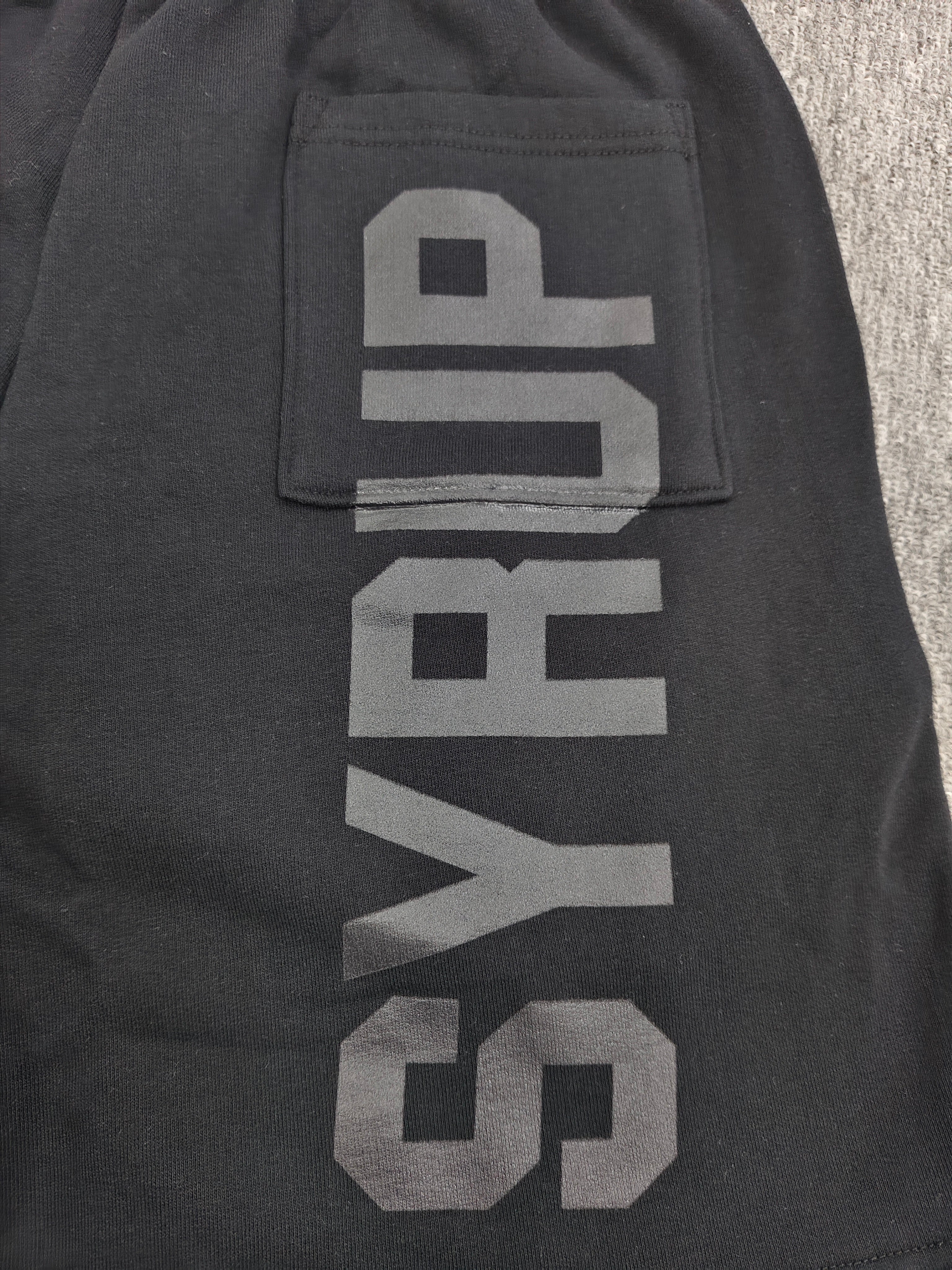 Short Deportivo Negro con Texto – Estilo Urbano