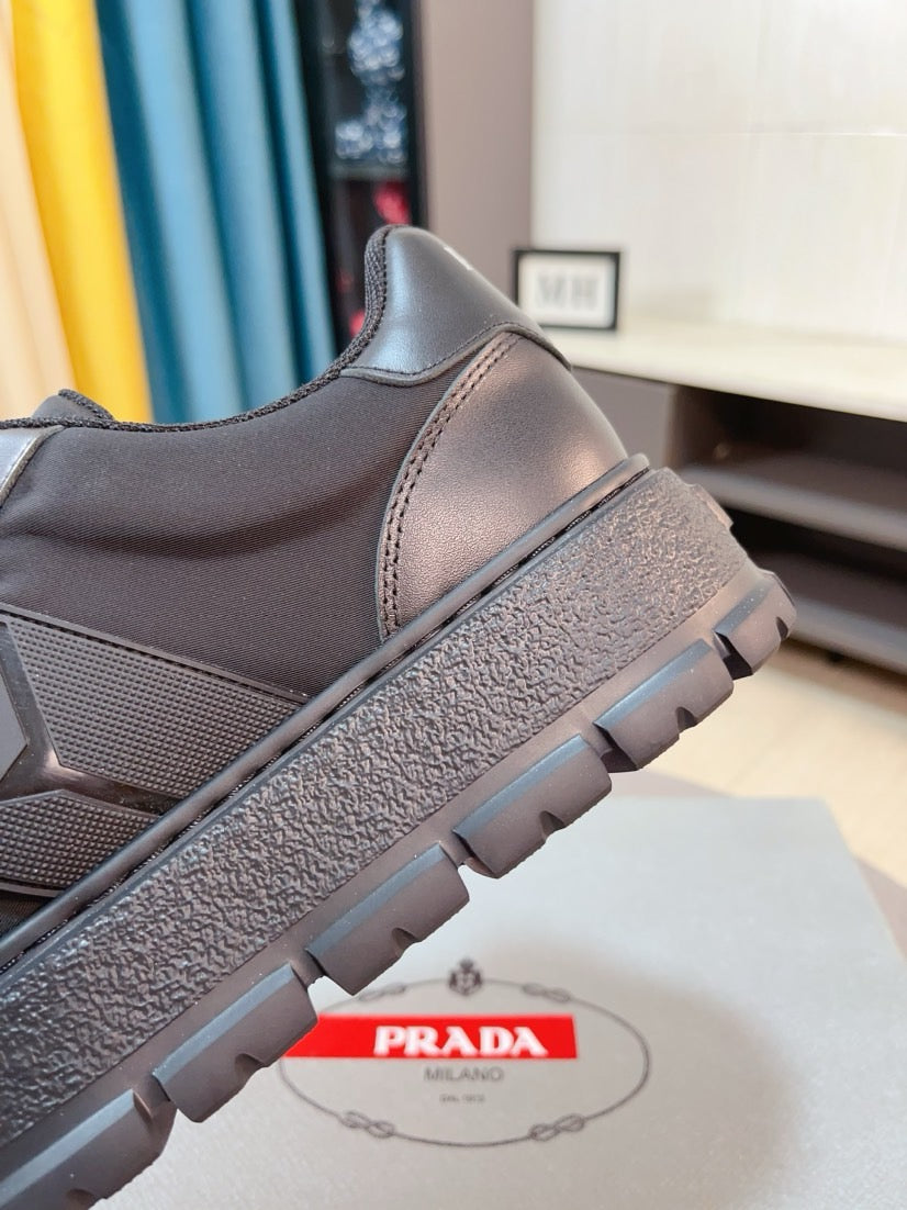 Prada Macro Re-Nylon y Piel Cepillada