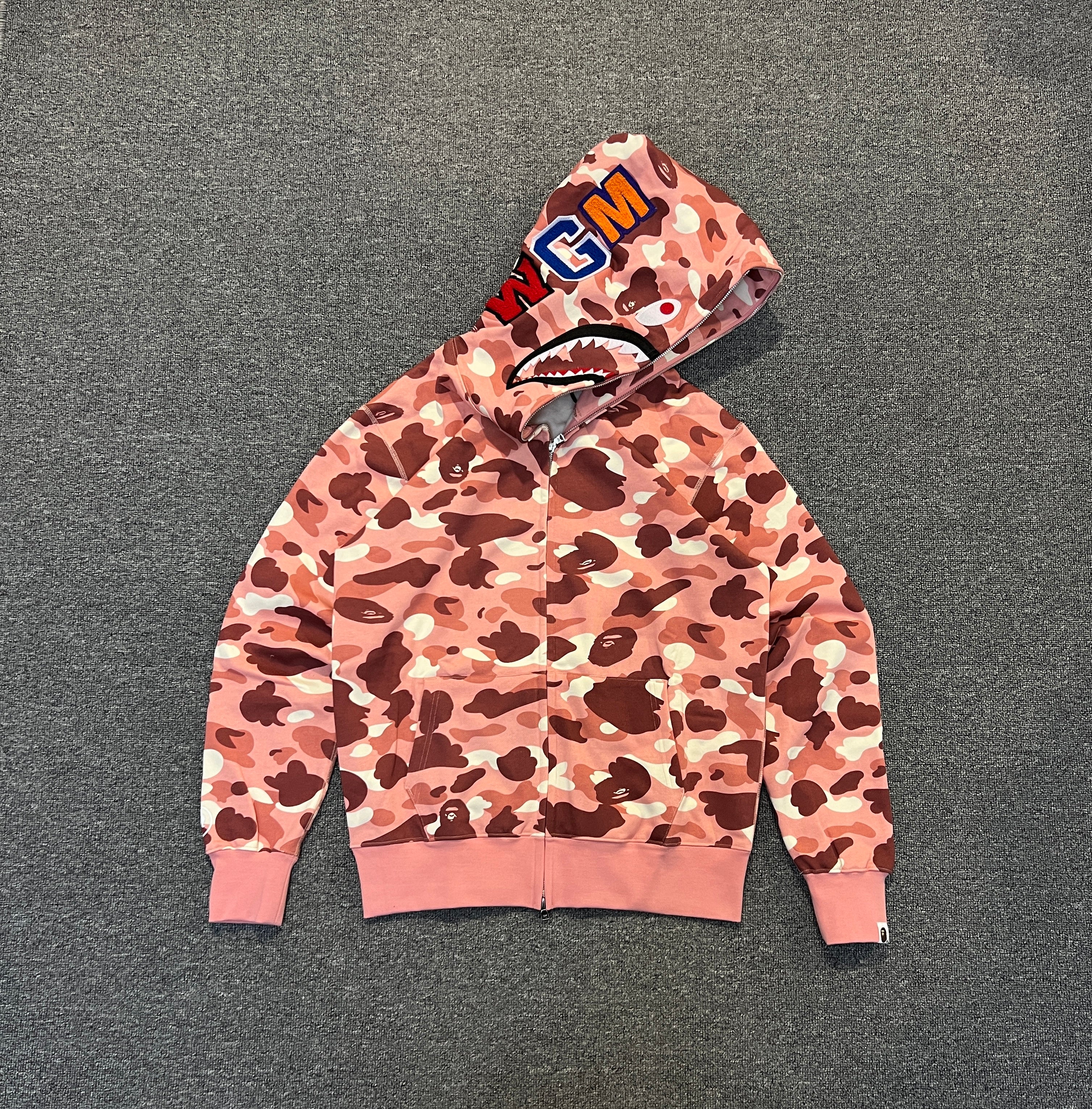 Sudadera Bape x Barbie – Camuflaje Rosa con Diseño Tiburón
