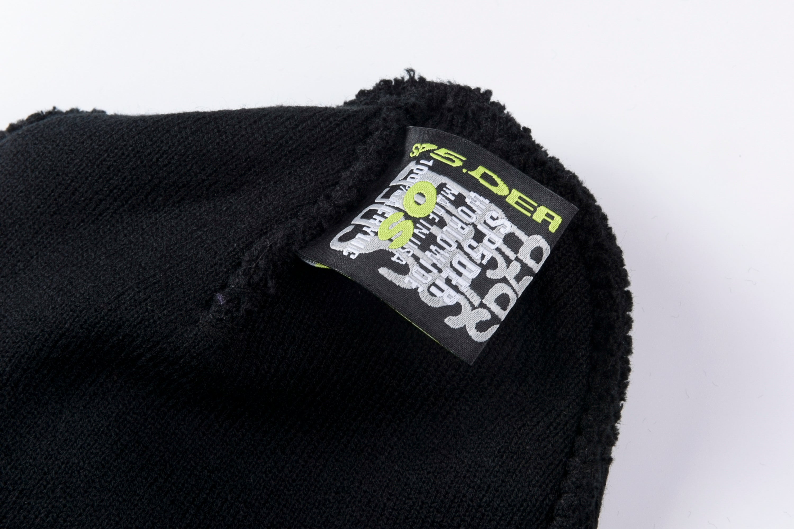 Gorro de Lana Negro con Diseño de Piedras Brillantes