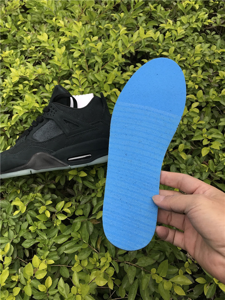 Air Jordan 4 Retro x KAWS 'Black' (Edición Limitada)