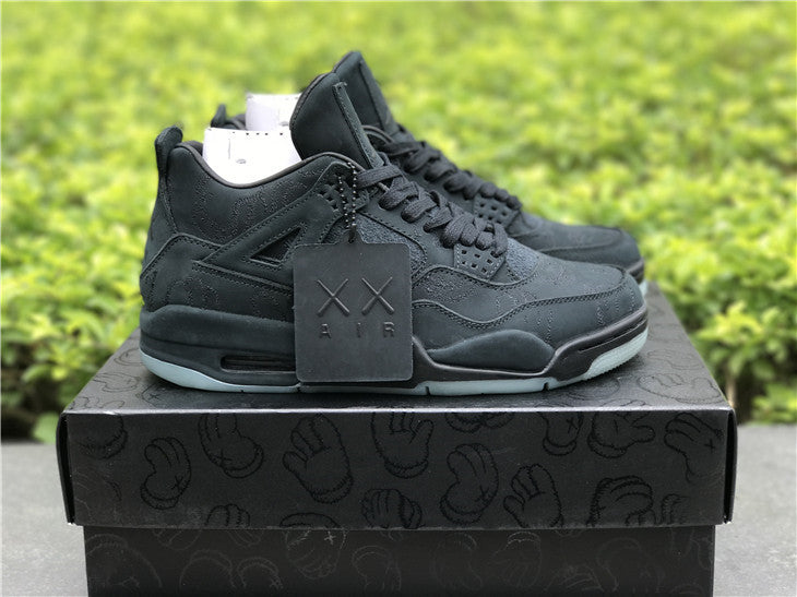 Air Jordan 4 Retro x KAWS 'Black' (Edición Limitada)