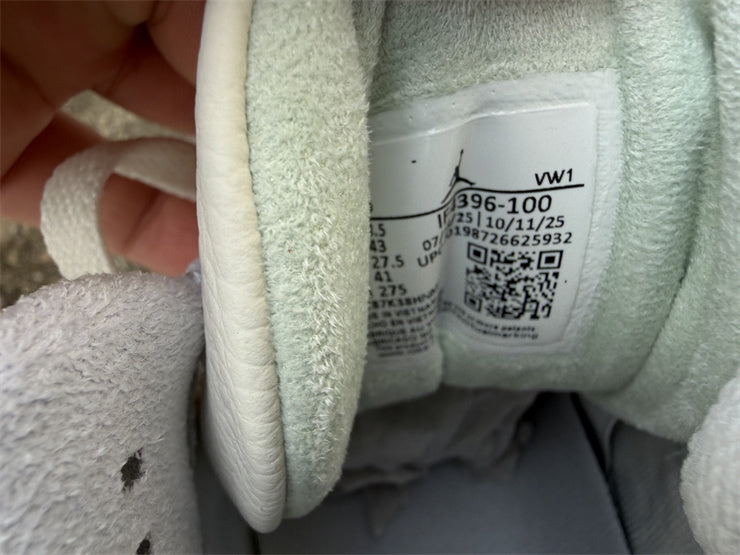 Air Jordan 3 Retro OG "Spring Is In The Air" (Colorway: Sail / Jade Aura / Pink)