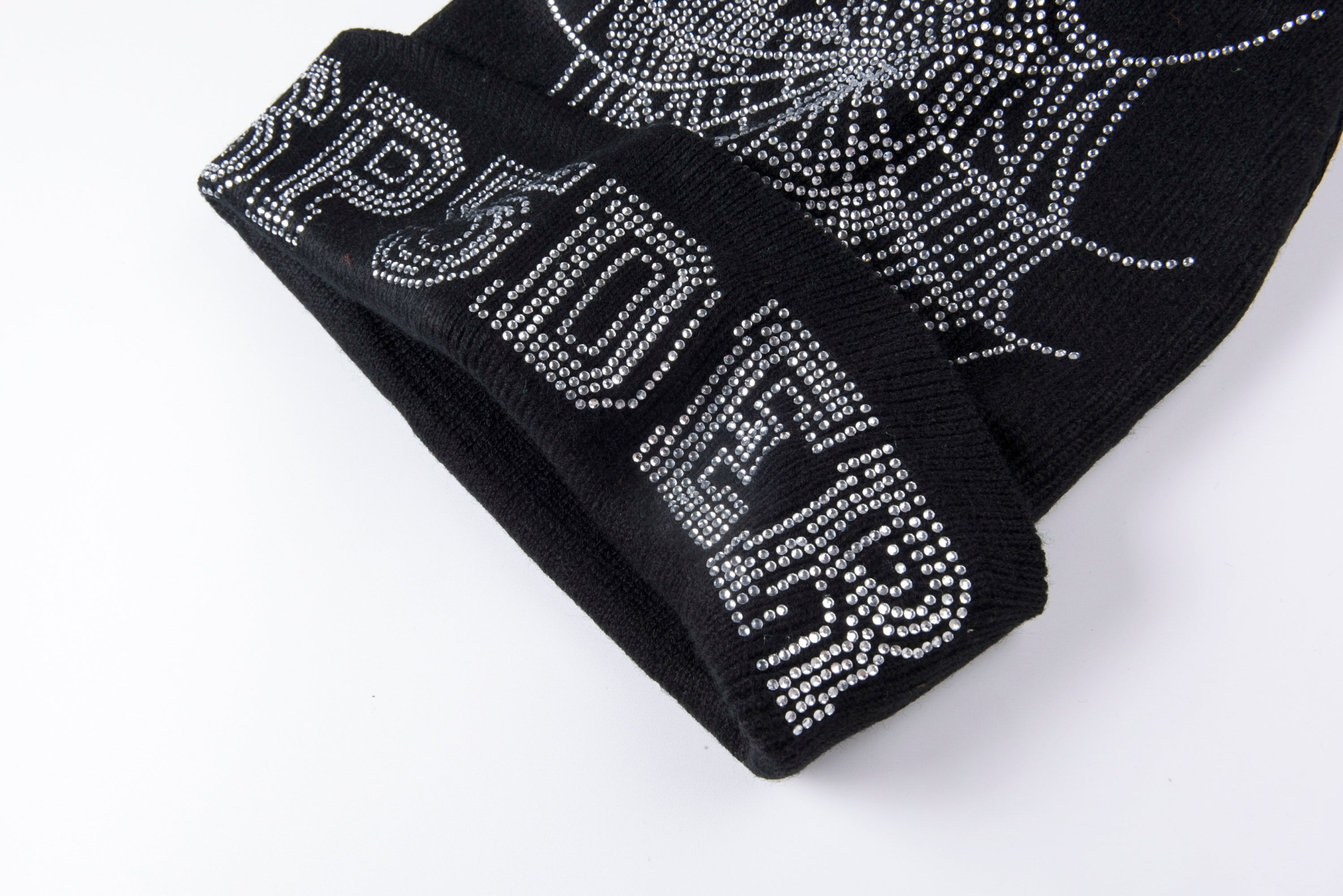 Gorro de Lana Negro con Diseño de Piedras Brillantes
