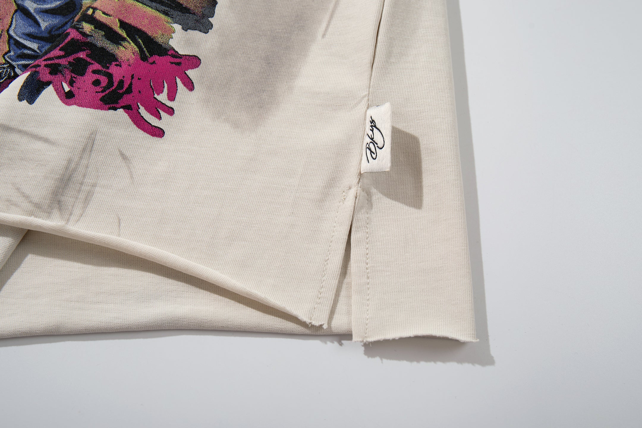 Camiseta Corta Urbana BKYS "Disaster" - Off-White / Gris Claro