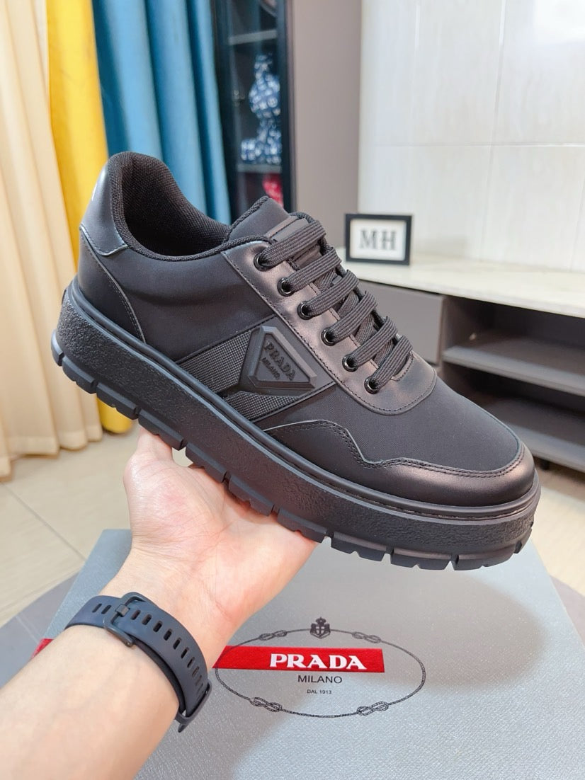 Prada Macro Re-Nylon y Piel Cepillada