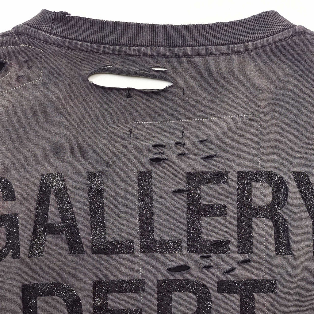 Camiseta Gallery Dept. – Lavado Carbón con Detalles Desgastados