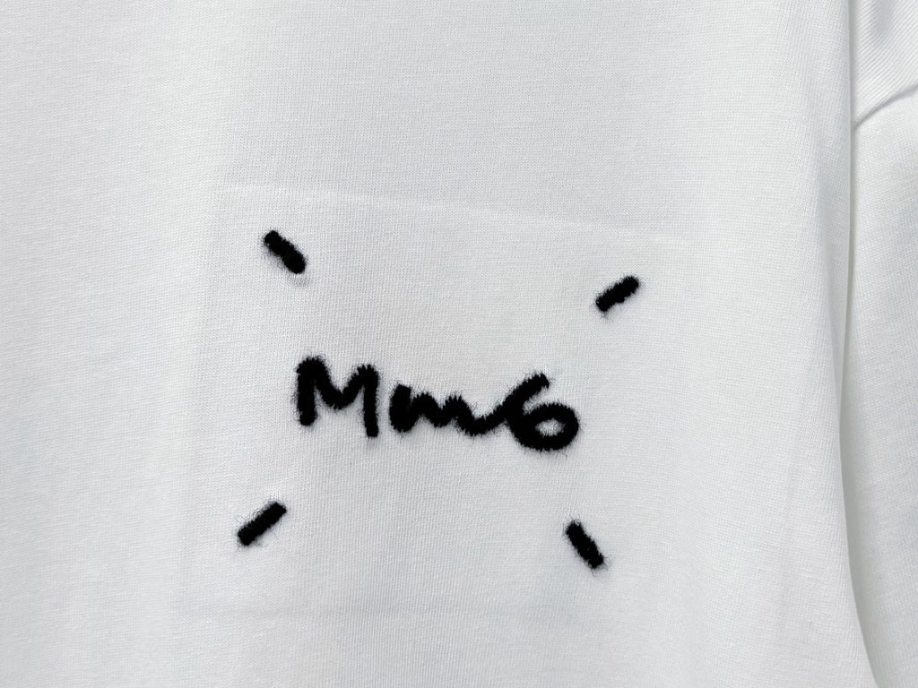 Camiseta MM6 Maison Margiela Bordada – Black