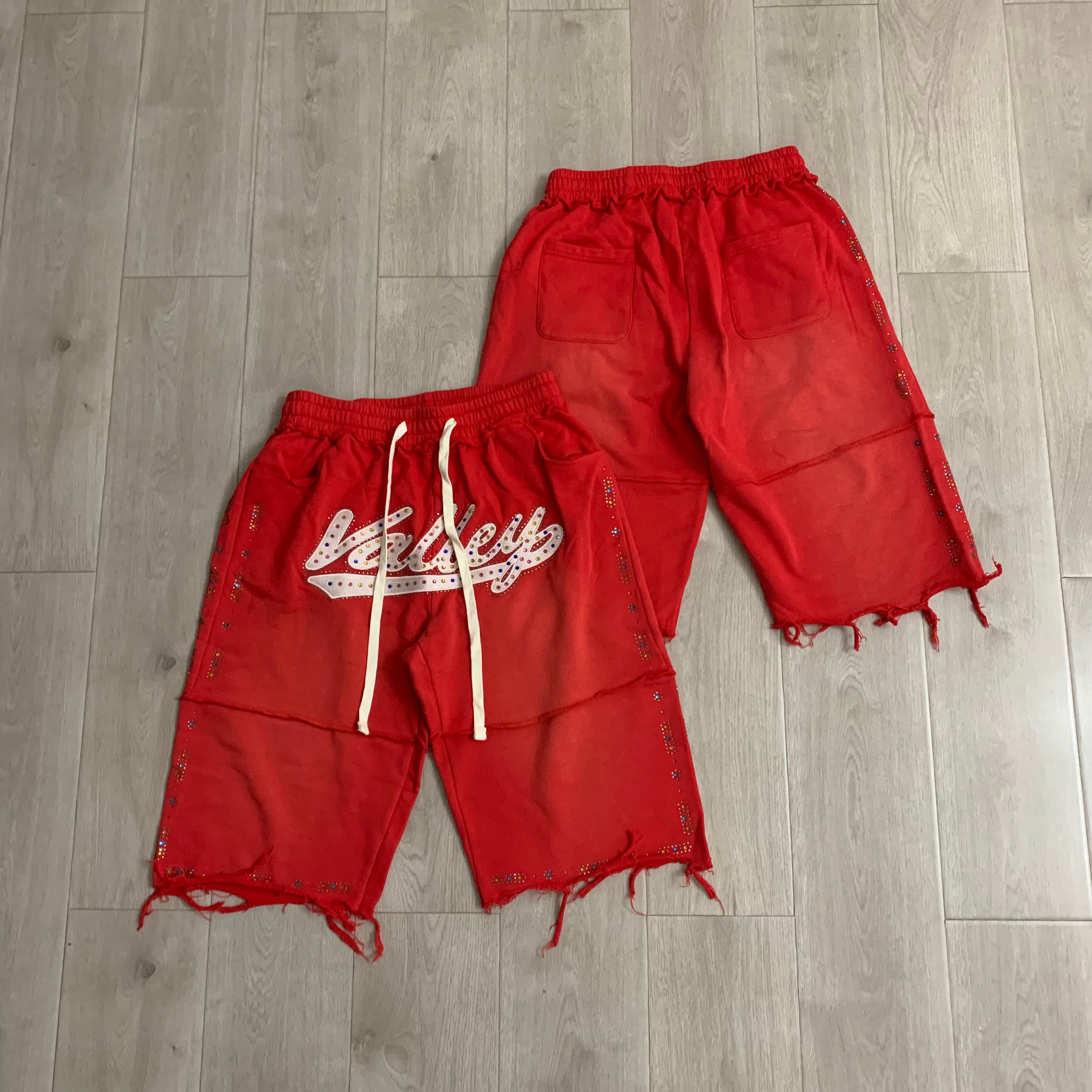 Shorts Valley Dreams – Logo en Pedrería con Bordes Deshilachados