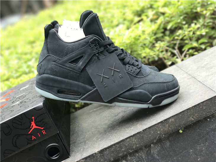 Air Jordan 4 Retro x KAWS 'Black' (Edición Limitada)