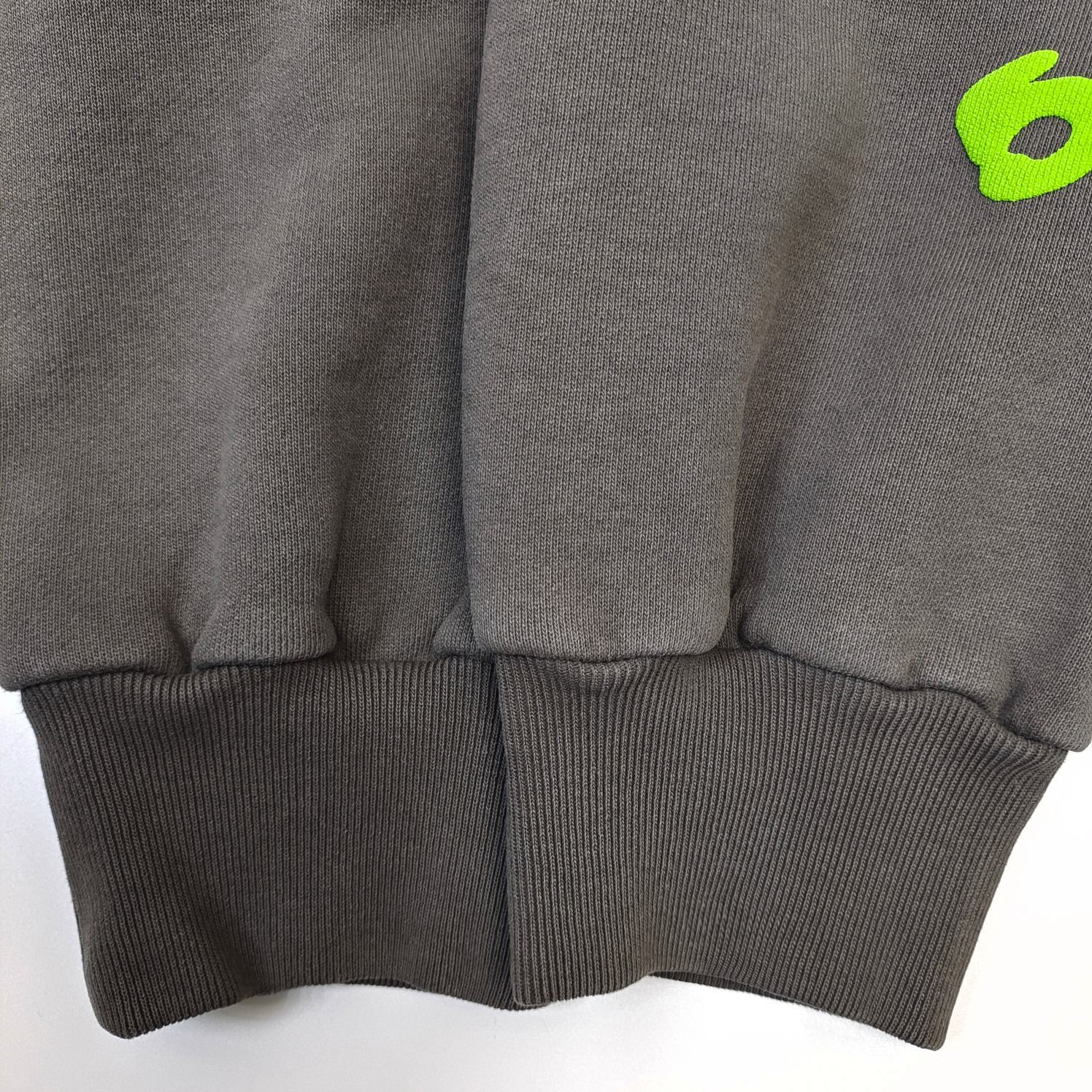 Sudadera Sp5der – Logo y Estrellas Verde Neón