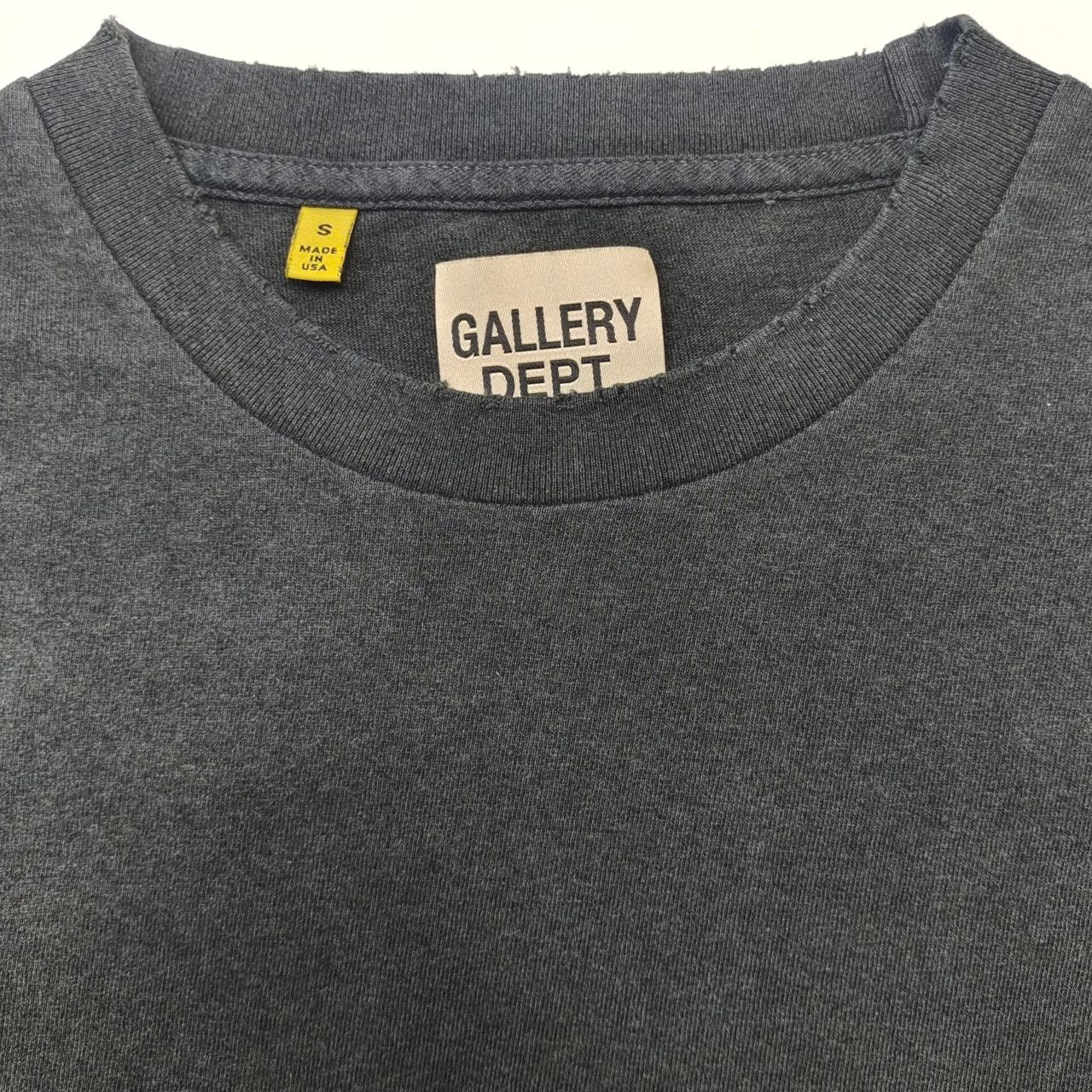 Camiseta Gallery Dept. – Logo Multicolor con Lavado Degradado