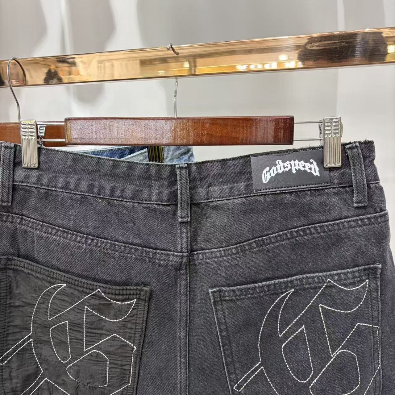 Shorts de Mezclilla con Parches Decorativos