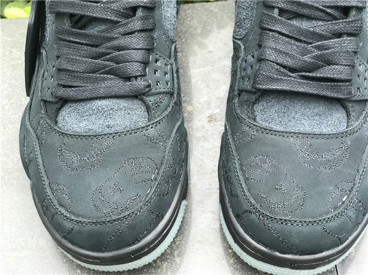 Air Jordan 4 Retro x KAWS 'Black' (Edición Limitada)