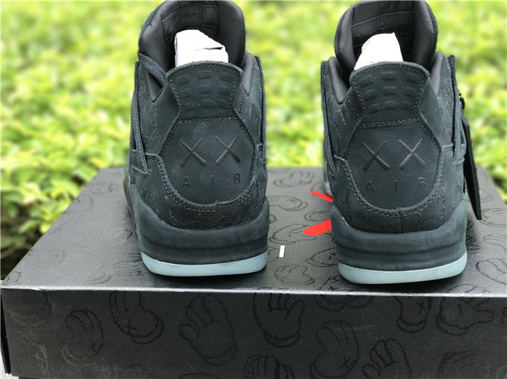 Air Jordan 4 Retro x KAWS 'Black' (Edición Limitada)