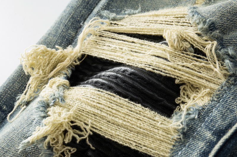 Jeans Azul Lavado con Roturas y Parches de Contraste