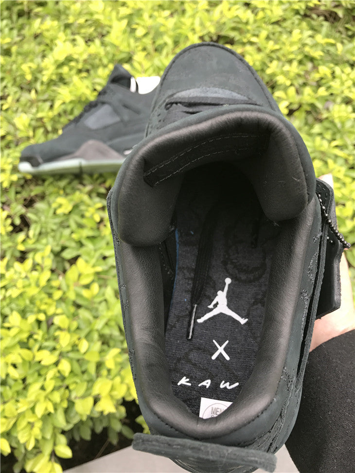 Air Jordan 4 Retro x KAWS 'Black' (Edición Limitada)