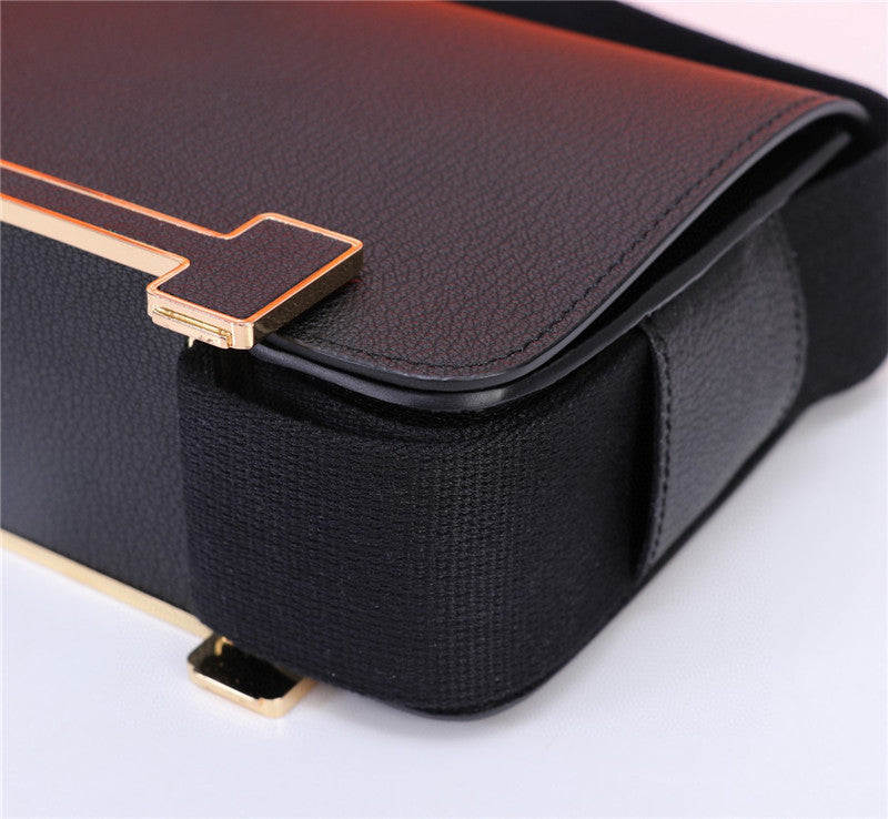 Bolso bandolera diseño elegante con cierre geométrico / Bolso cruzado de lujo accesible