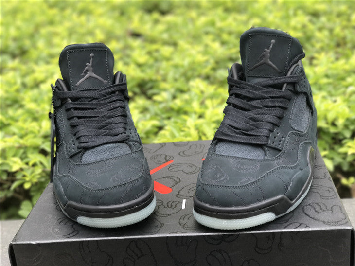 Air Jordan 4 Retro x KAWS 'Black' (Edición Limitada)
