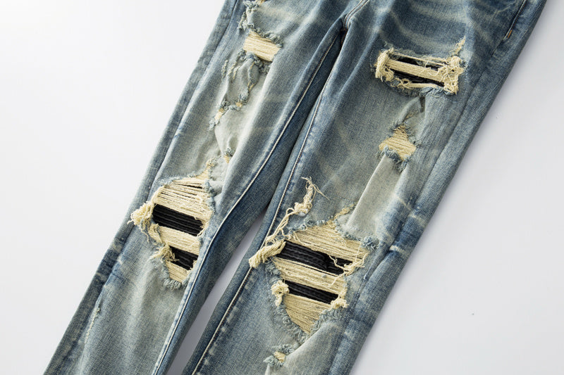 Jeans Azul Lavado con Roturas y Parches de Contraste