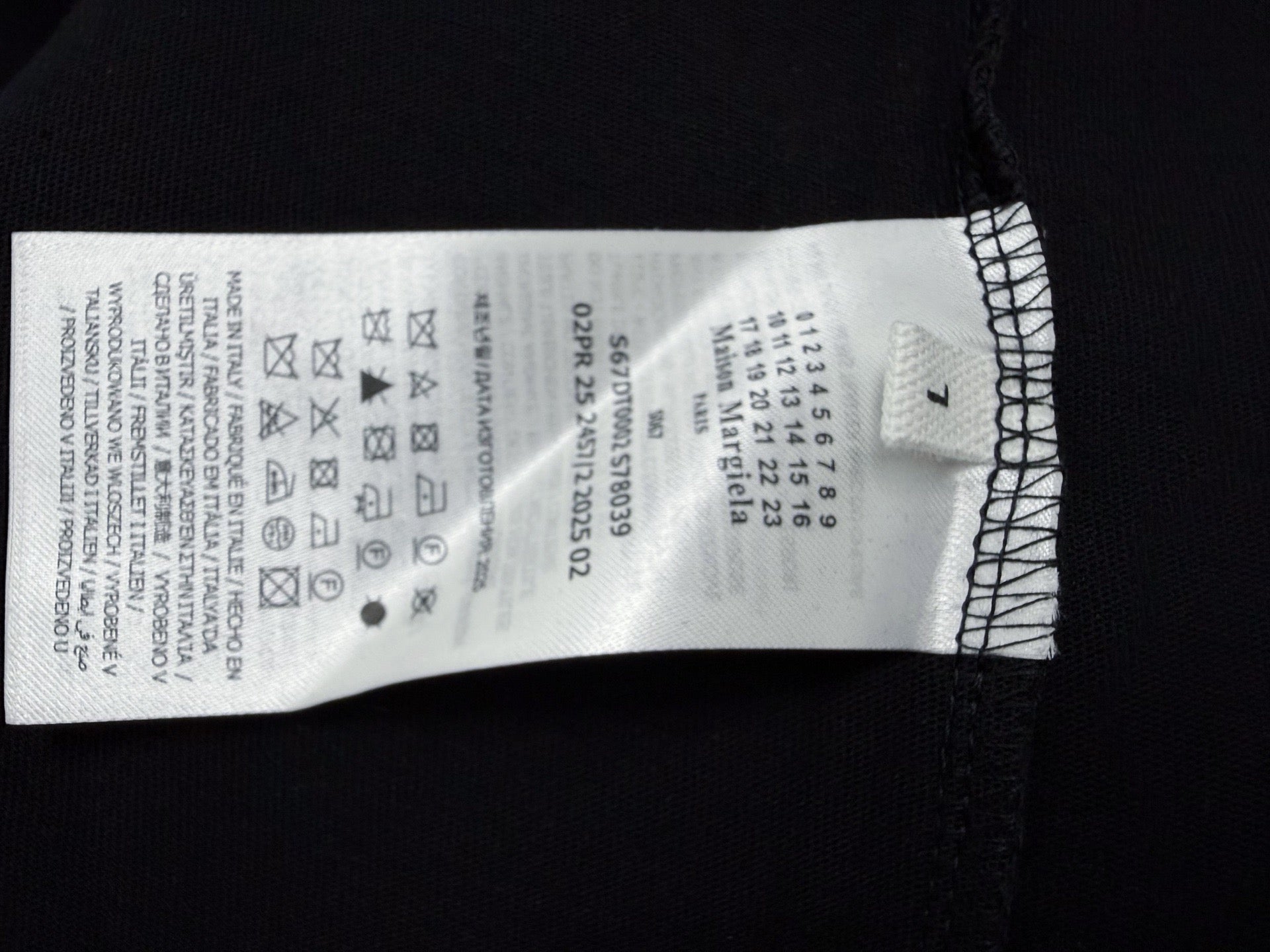Camiseta MM6 Maison Margiela Bordada – Black