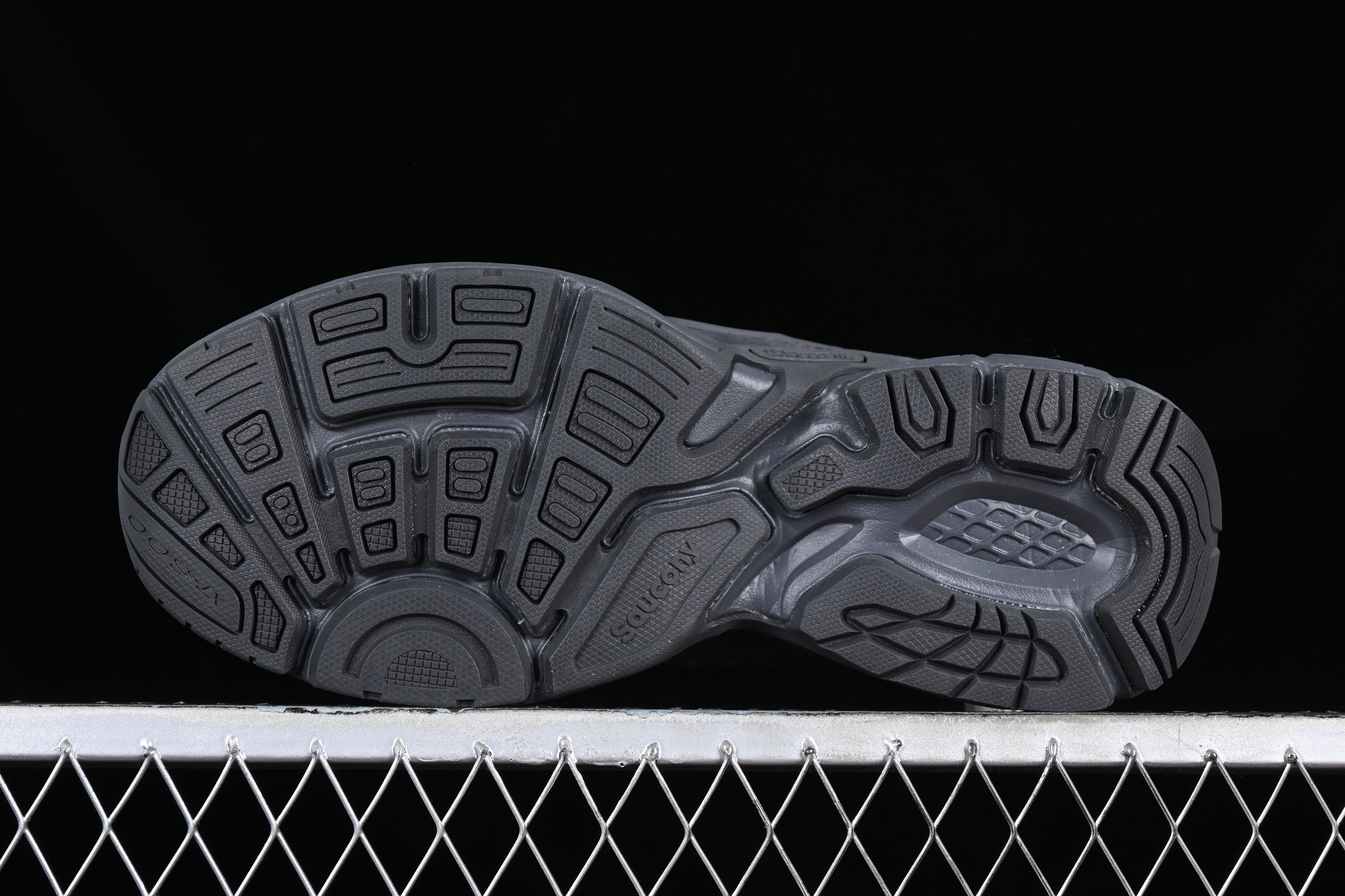 Zapatillas estilo retro chunky gris oscuro / Zapatillas deportivas diseño técnico