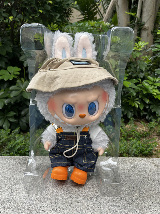Labubu "Fall in Wild" Vinyl Plush Doll (40 cm) de la marca POP MART.