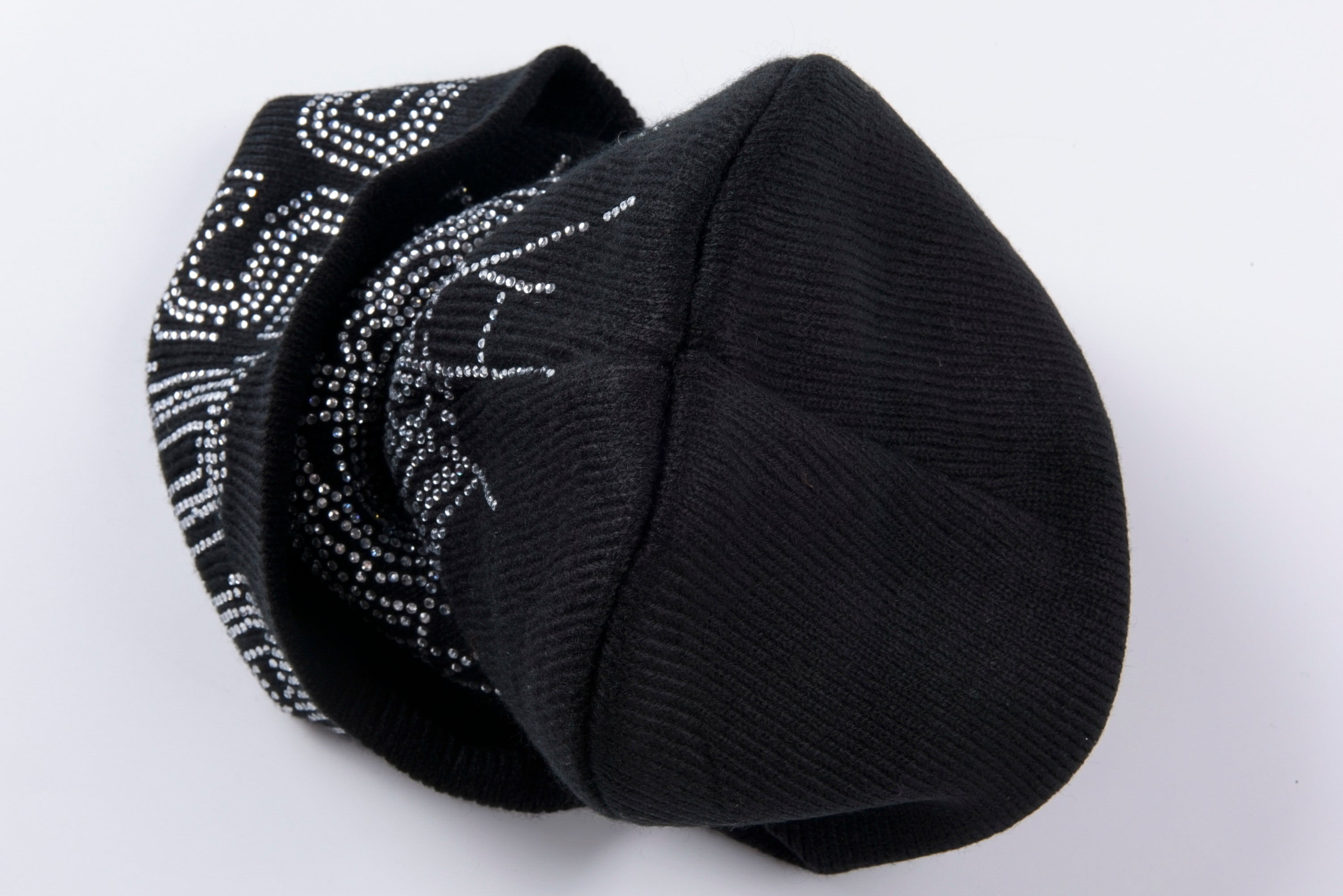 Gorro de Lana Negro con Diseño de Piedras Brillantes