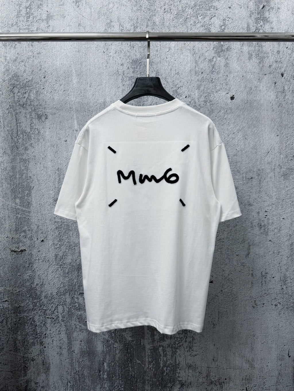 Camiseta MM6 Maison Margiela Bordada – Black